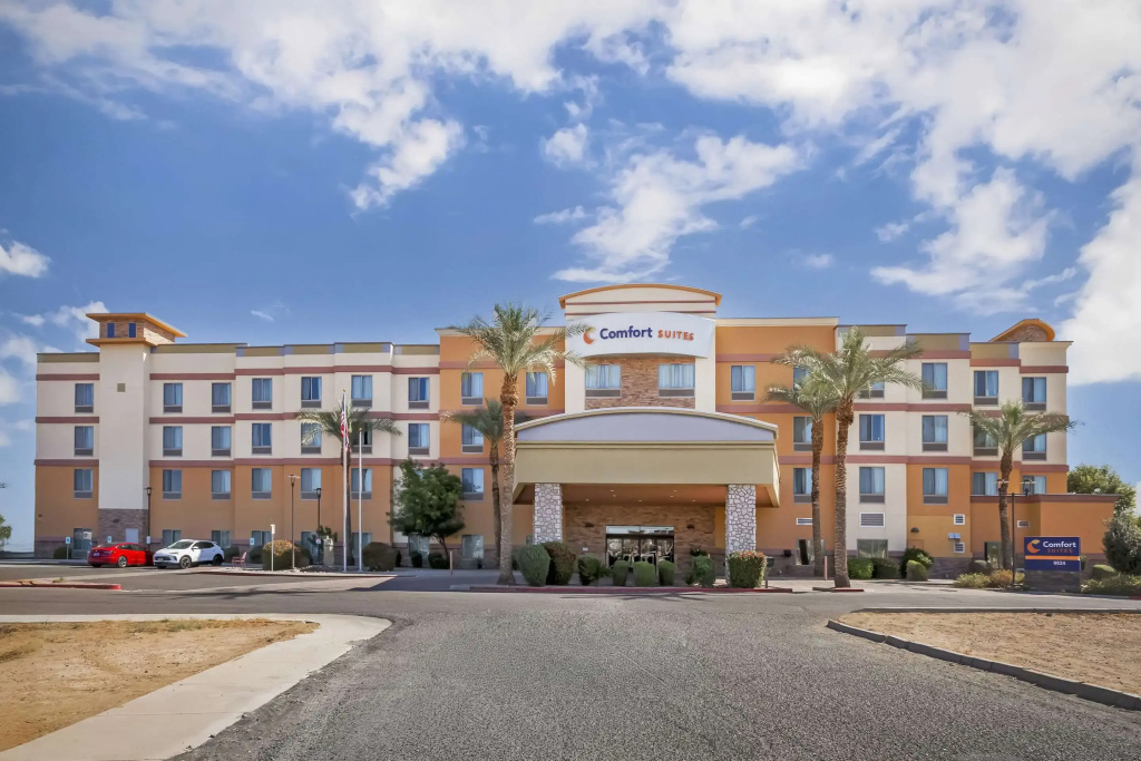 Comfort Suites Glendale - State Farm Stadium Area
