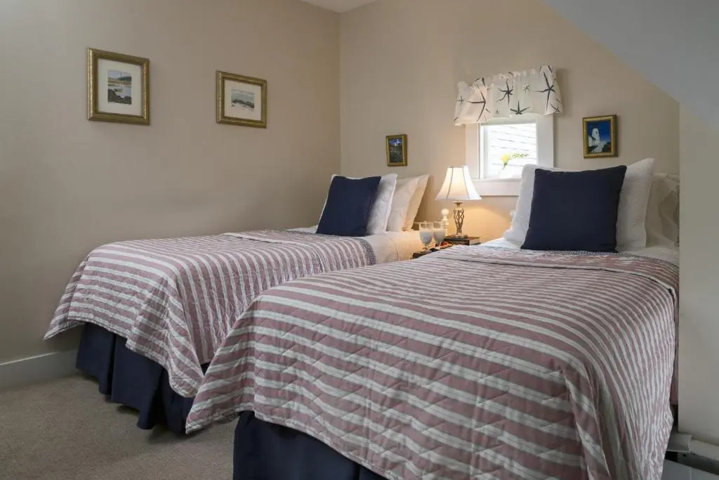 2 Bedrooms Double Suite (full double bed)