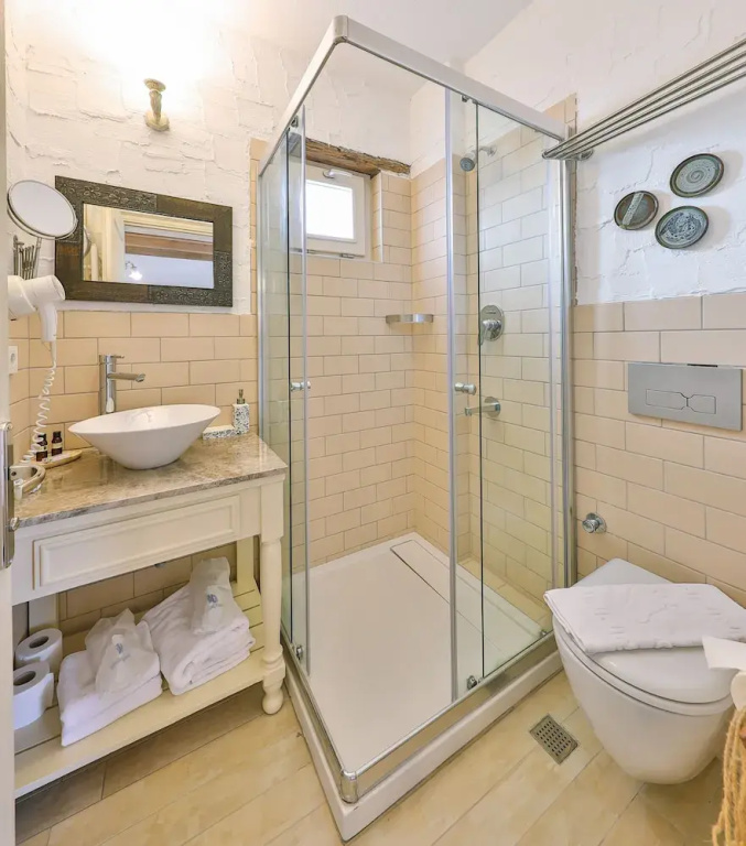 Superior Double room (full double bed)