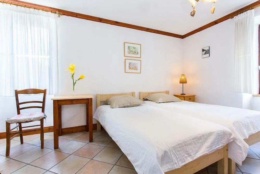 Voir la photo 2 — Gîte-Auberge de Montvilliers
