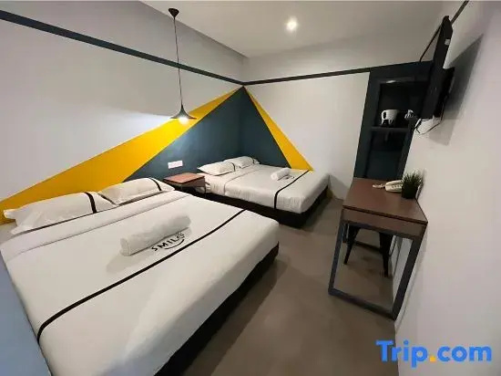 4 Bedrooms Standard Family room