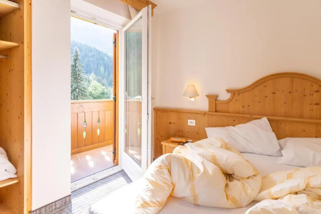 Double room (full double bed)