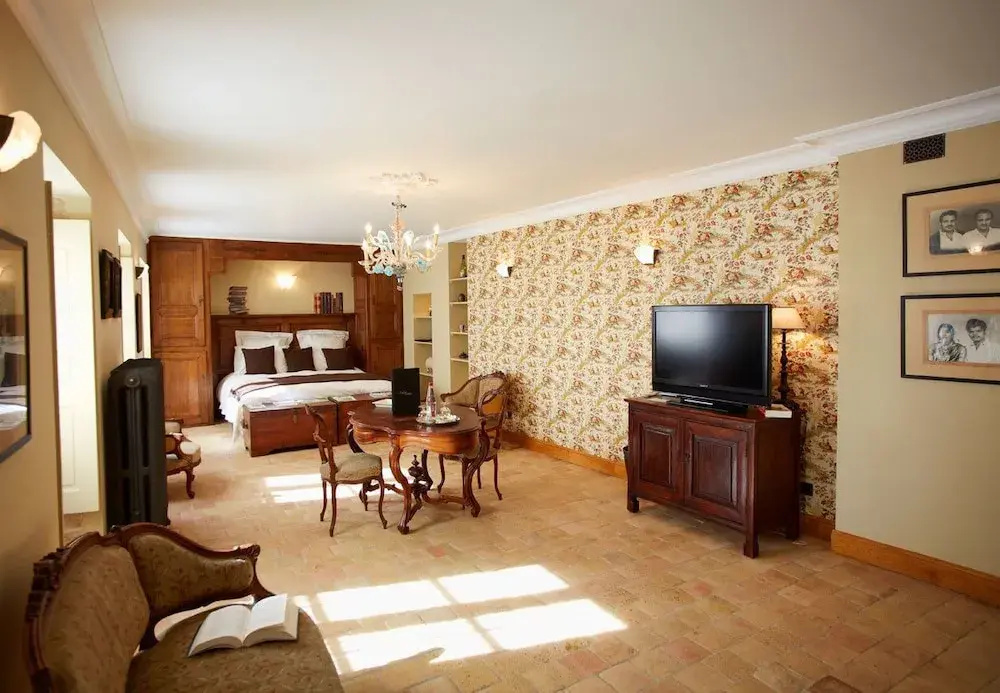 Comfort room