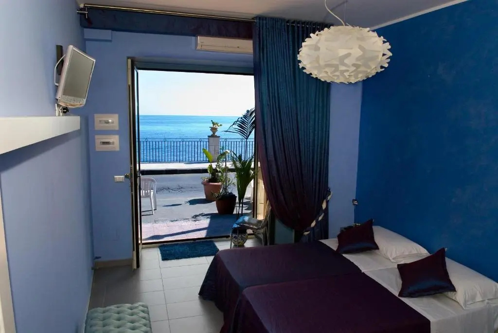 Standard Double Basement room with sea view (full double bed)