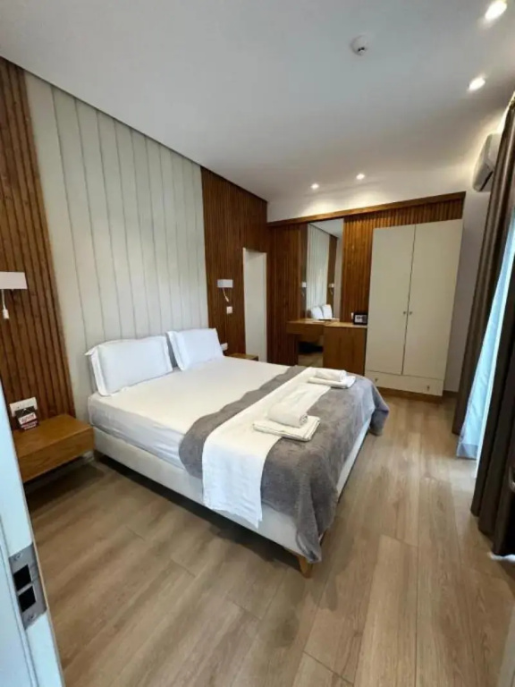 Deluxe Double room with balcony (full double bed)