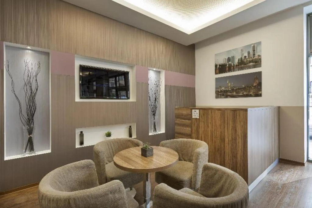Lobby & Reception