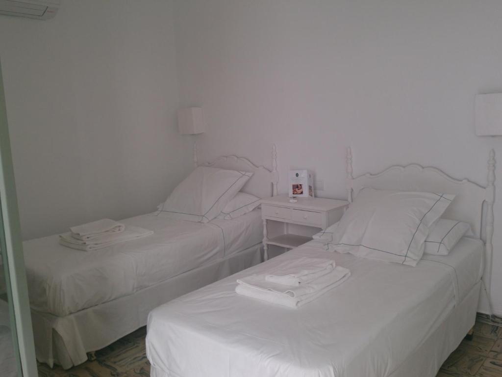 (1)Superior Double room (shared bathroom) (full double bed) (bed type is subject to availability) at Hostal Juanita in Ibiza Town