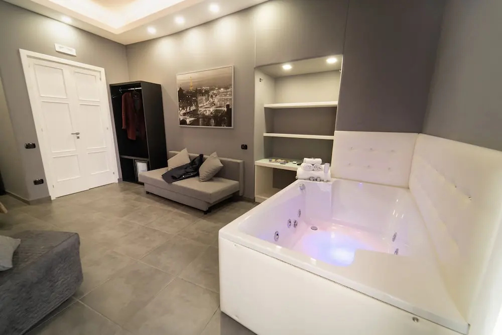 1 Bedroom Suite