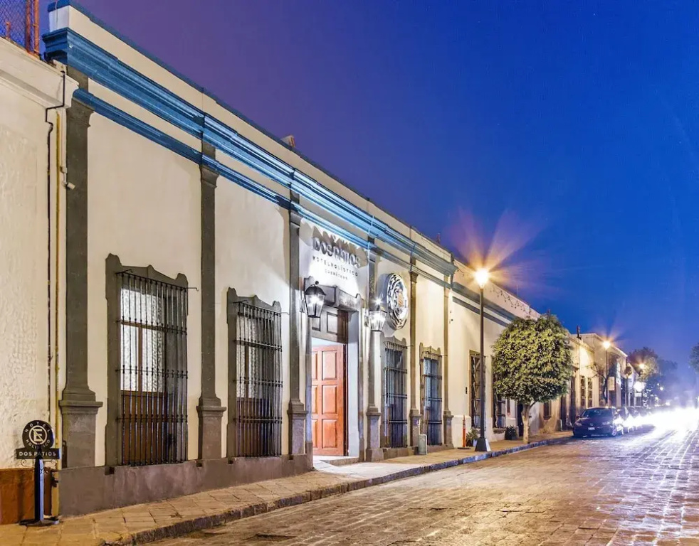 Dos Patios By LaTour