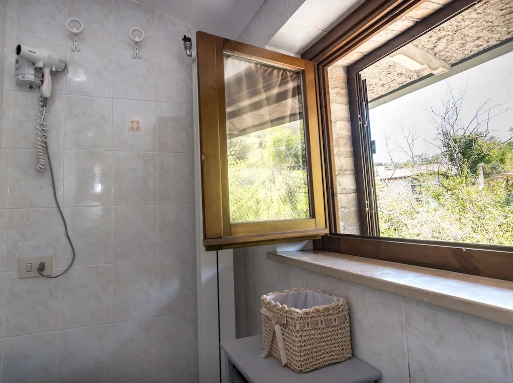 Standard Triple room with city view