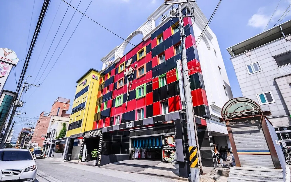 Q9 Motel Gumi