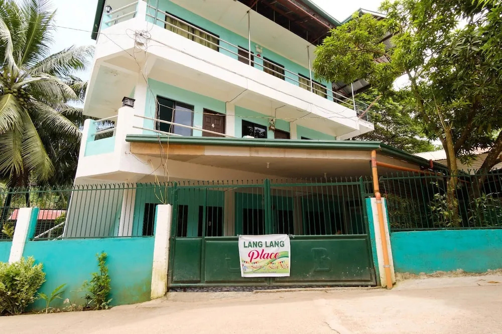 RedDoorz @ Dinagpan Street Coron
