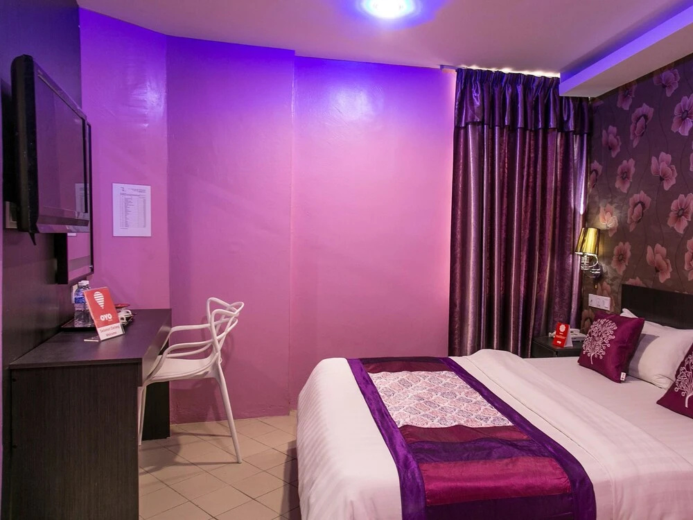 Hotel Q Inn by OYO