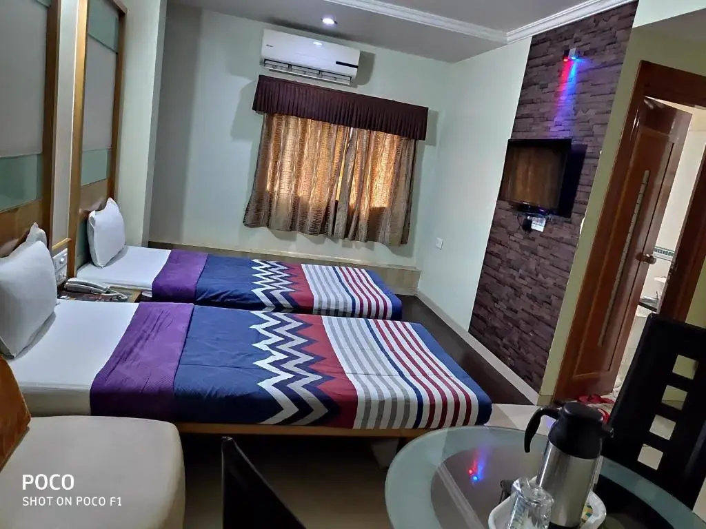 Deluxe Double room (full double bed)
