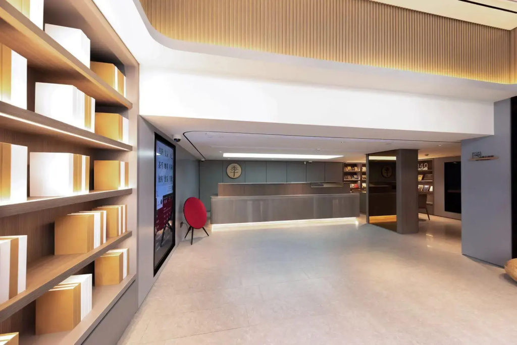 Lobby & Reception
