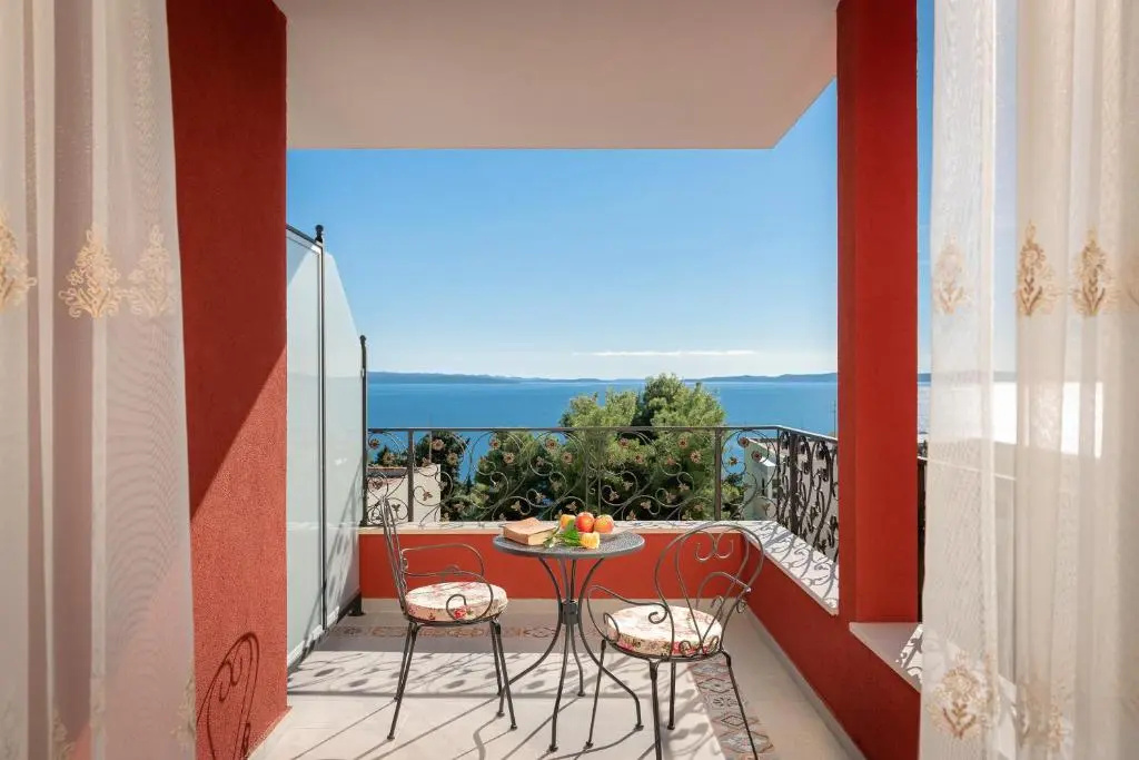 Standard Double room with balcony (full double bed)