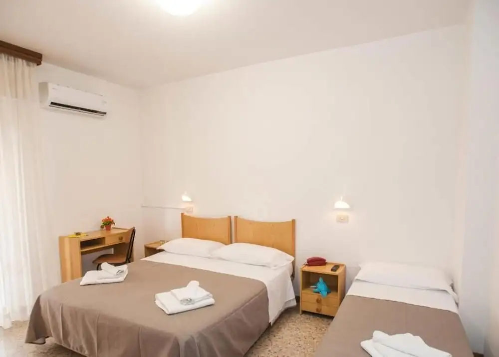 Standard Triple room with balcony