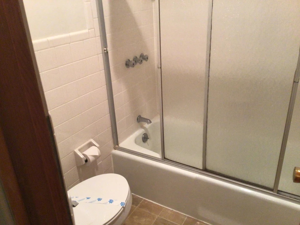 Colonial Brick Inn & Suites - фото 8