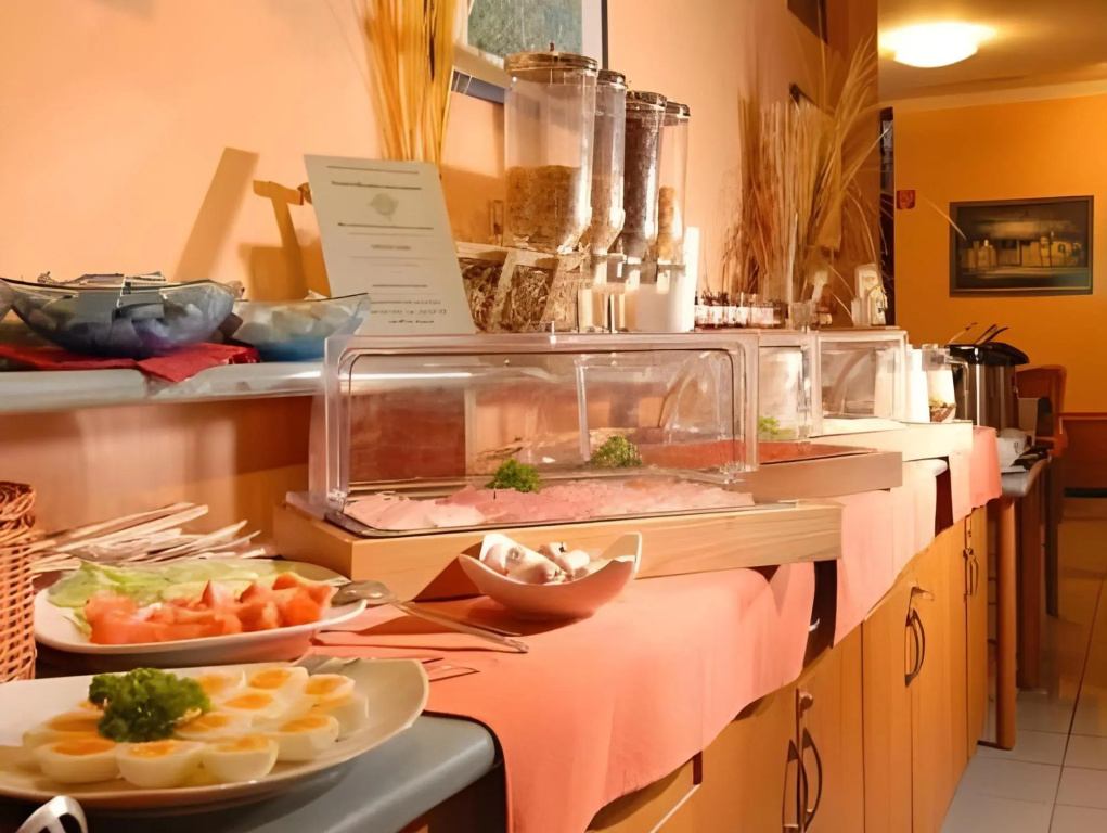 Food & Beverage