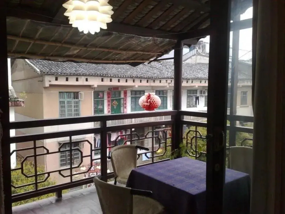 Yangshuo Xijie Woju Inn