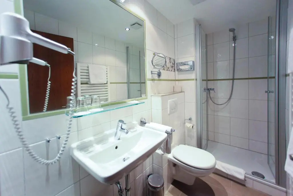 Standard Double room with lake view full double bed