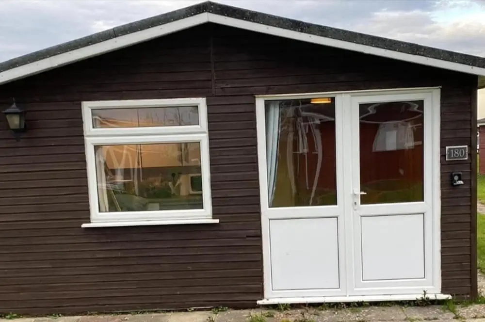 Cabin Sleeps 4 With Parking