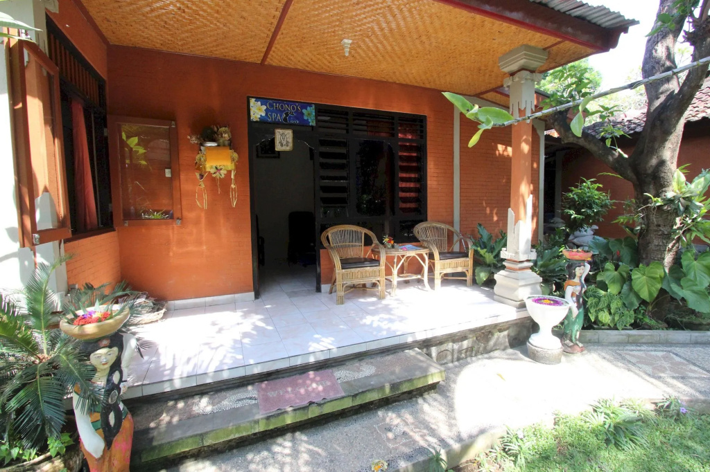 Chonos Hotel Lovina