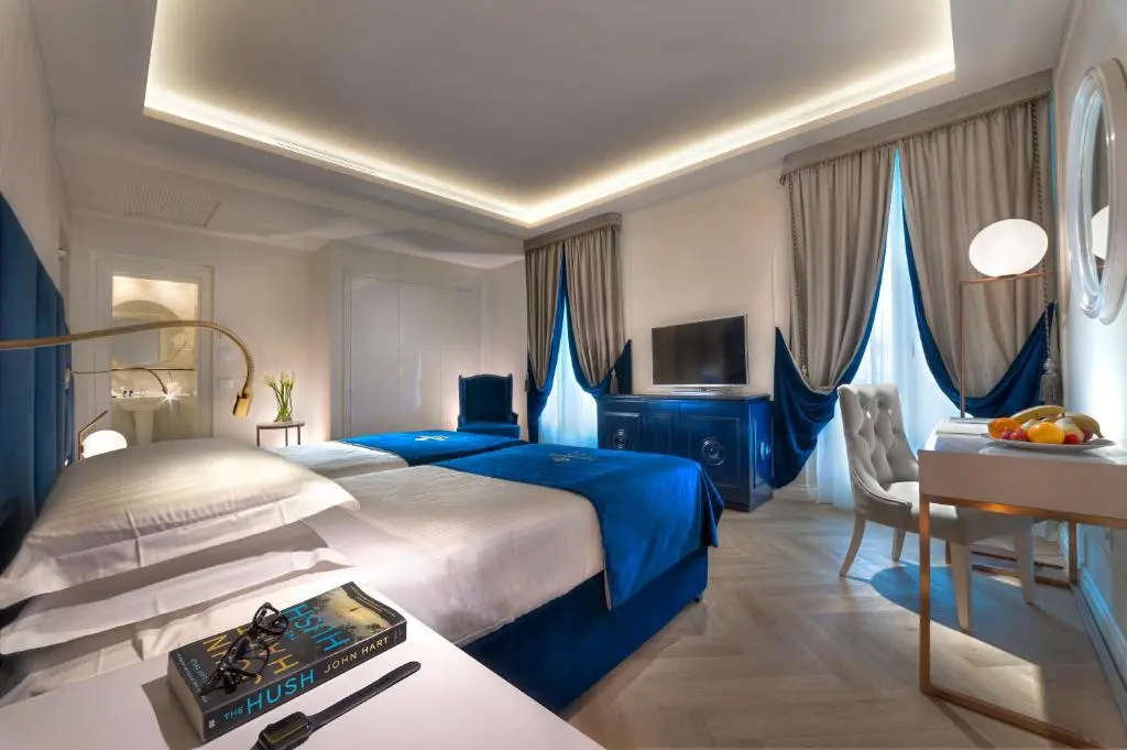 Deluxe Double room (full double bed)