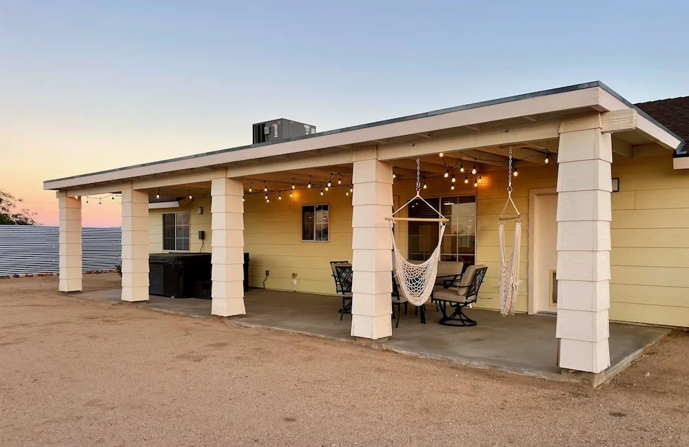 Golden Desert Ranch - Hot Tub, Fire Pit And Bbq! 3 Bedroom Home by RedAwning