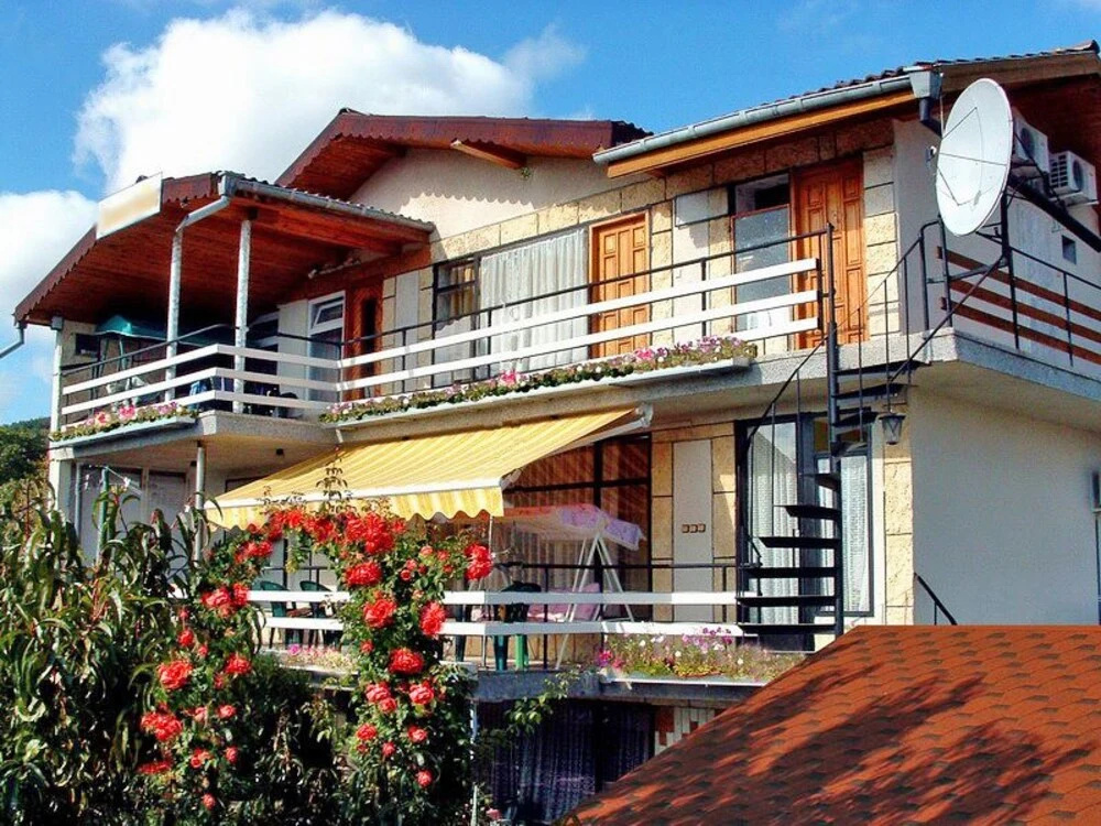 Large Apartment in Summer House Villa