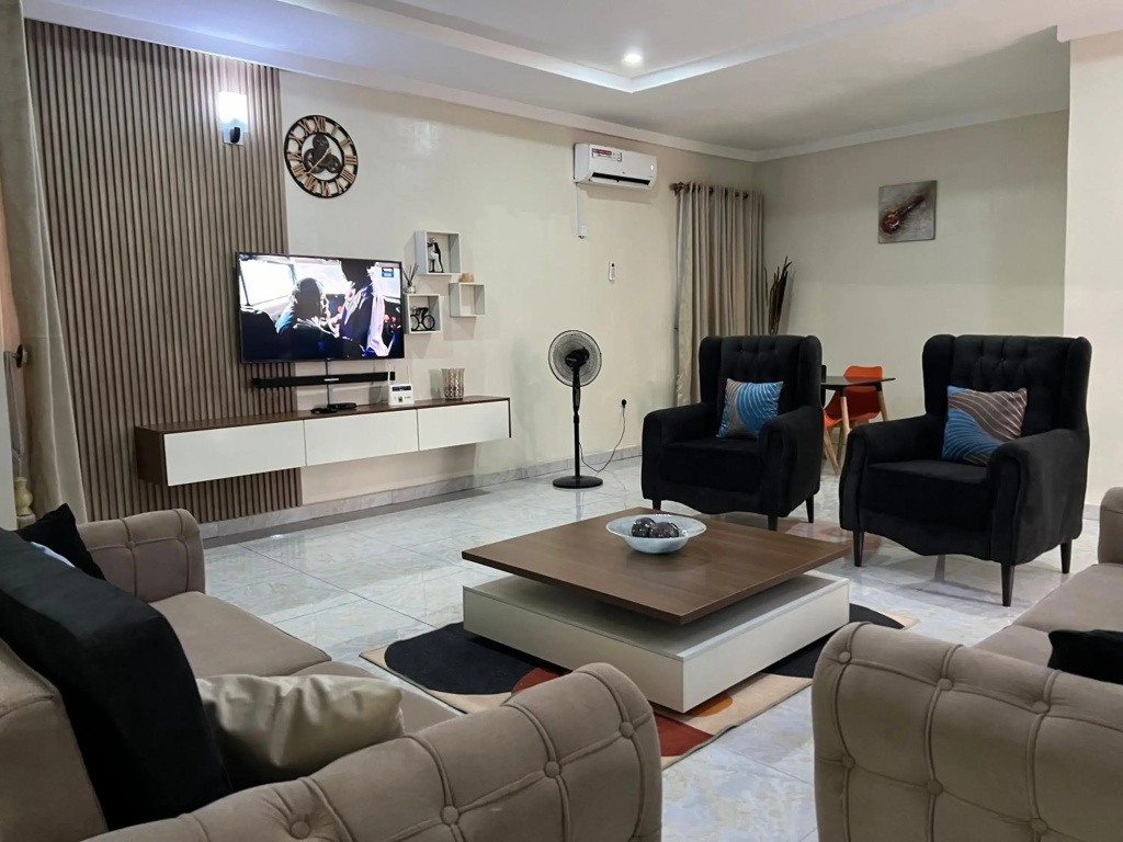 Well furnished and very spacious 2bedroom apartment in Wuye