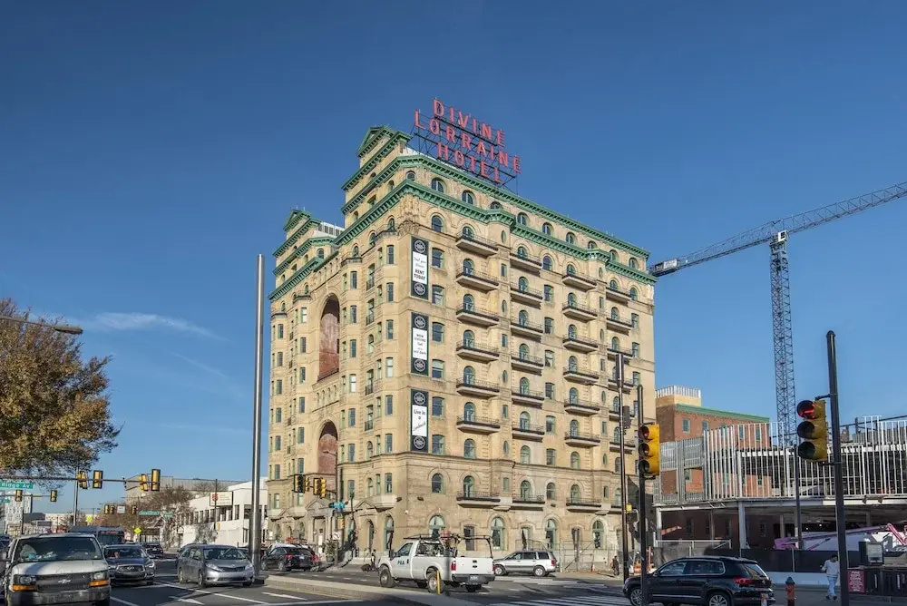 Divine Lorraine Apartment Hotel