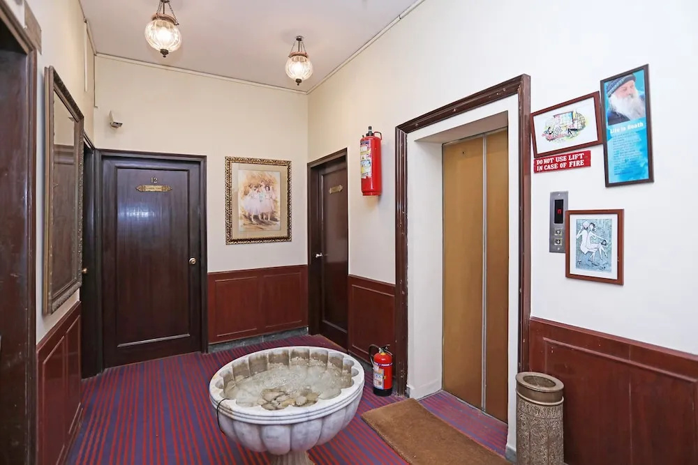 Lobby & Reception