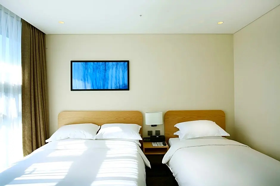 Triple Junior Suite with city view