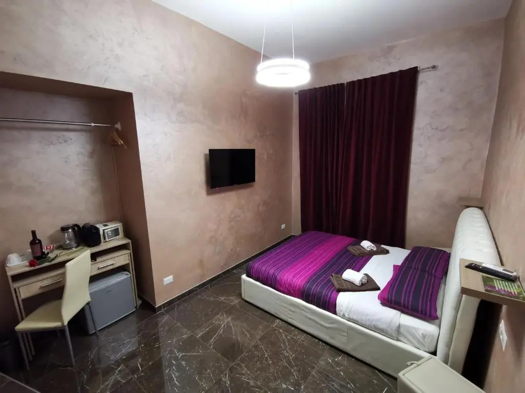 Standard Double room (full double bed)
