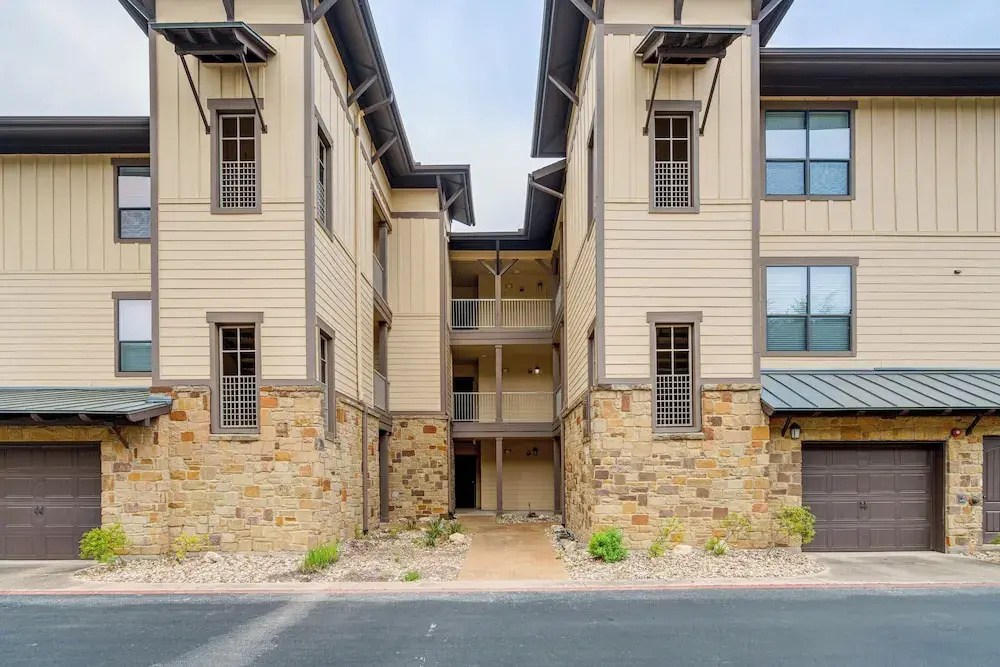 Jonestown Condo on Lake Travis w/ 2 Balconies!
