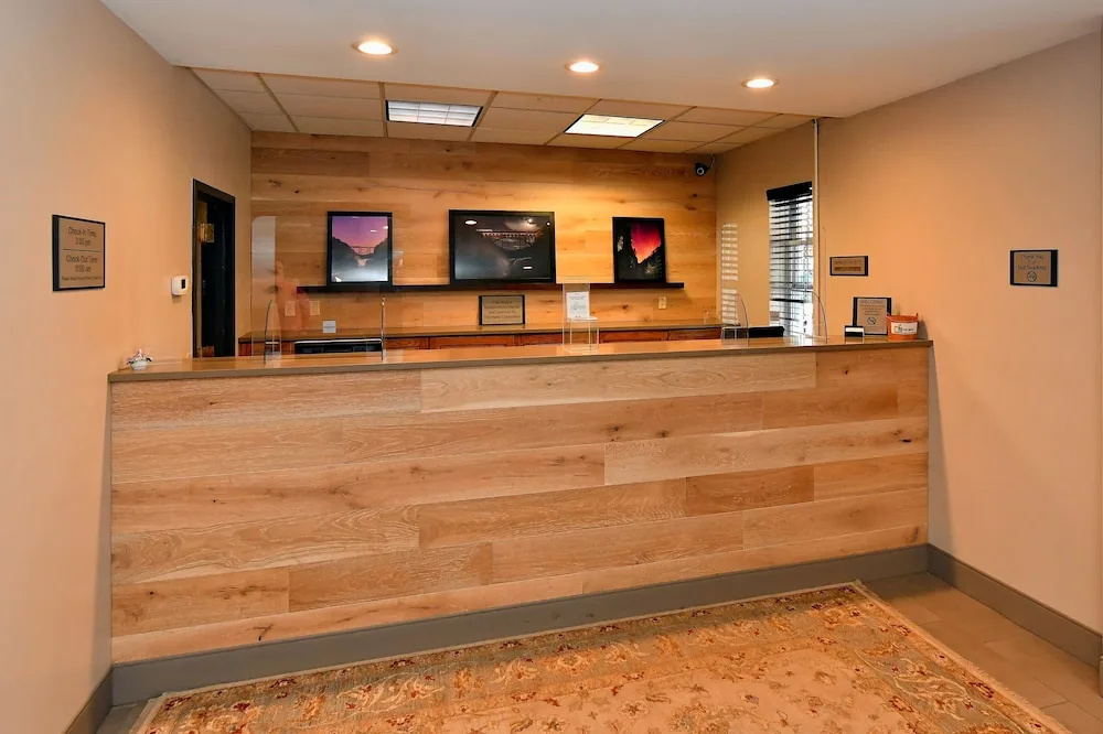 Lobby & Reception