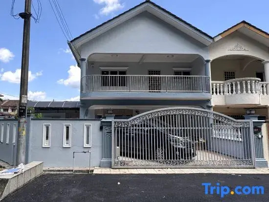 Seremban Spacious Family Stay-BBQ-Billiard-Karaoke- 4R3B (11-18 pax)