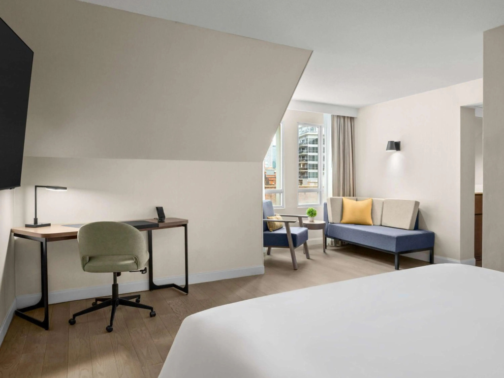 Отель Novotel Toronto Centre в Торонто