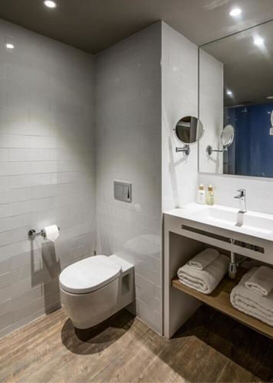 Yurbban Trafalgar Hotel picture