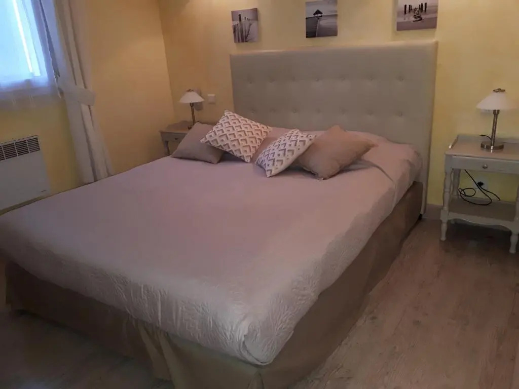 Standard Double room (full double bed)