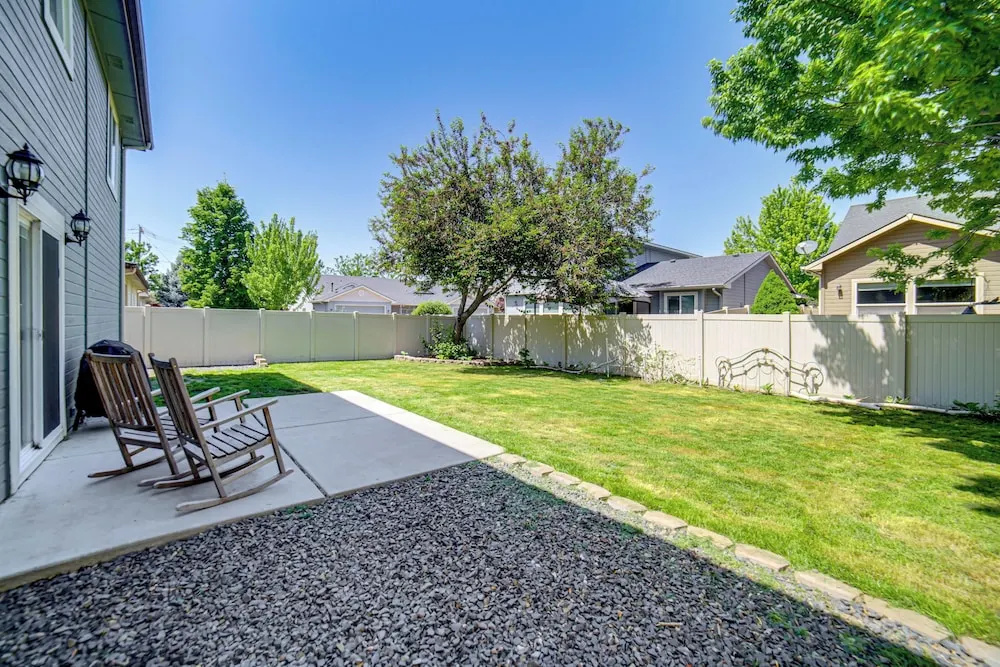Suburban Treasure Valley Home w/ Fenced Backyard