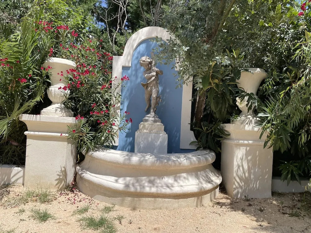 Afficher la photo 8 — Pavillon de Charme 4p Piscine Jardin vue Solarium