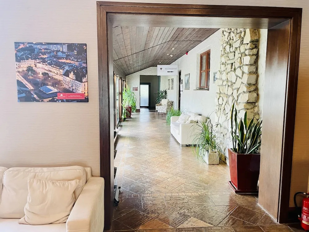 Lobby & Reception