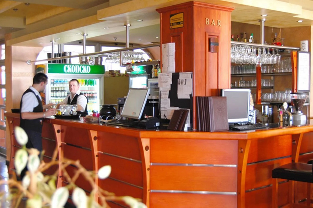 Food & Beverage