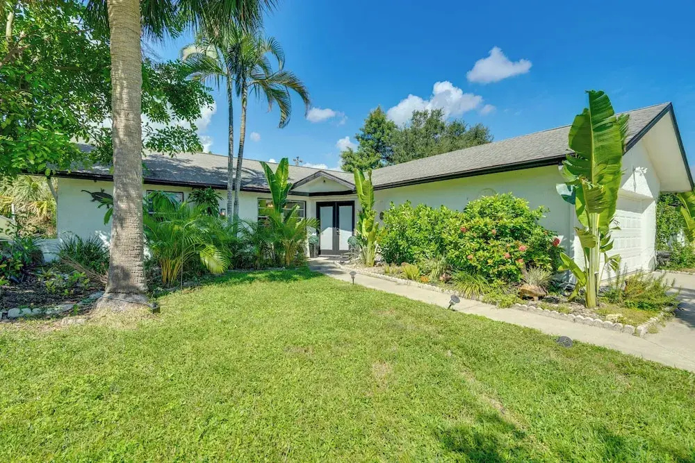 Bike to Dtwn: Home w/ Hot Tub & BBQ in Cape Coral