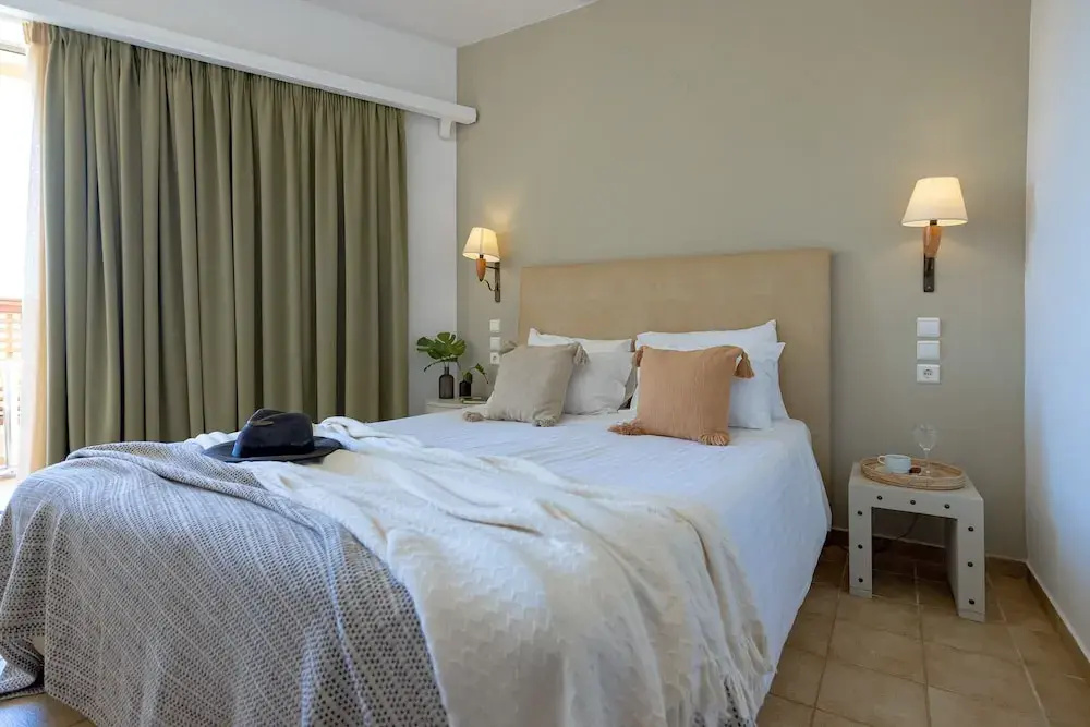 Santa Marina Beach Hotel - Chambres