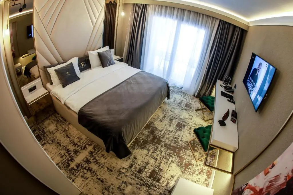 Double room (full double bed)