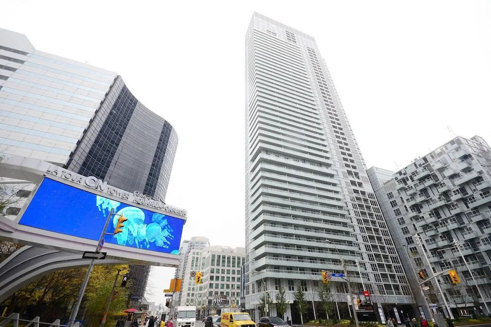Whitehall Suites - Front Street West - Général