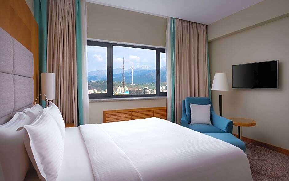 Двухместный room Guest семейный двуспальная кровать в Отель DoubleTree by Hilton Almaty